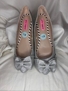 Betsey Johnson Flats & Loafers for Women on Sale up to 90% Off: Poshmark Betsey Johnson Flats & Loafers for Women on Sale up to 90% Off: Poshmark